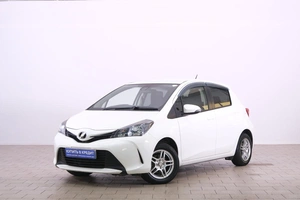 Хетчбэк Toyota Vitz 2016 года, 1129000 рублей, Омск