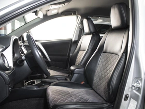 Внедорожник Toyota RAV4 2017 года, 2495000 рублей, Омск