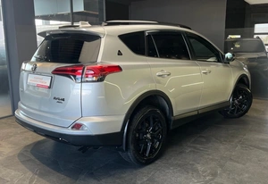 Внедорожник Toyota RAV4 2018 года, 2790000 рублей, Абакан
