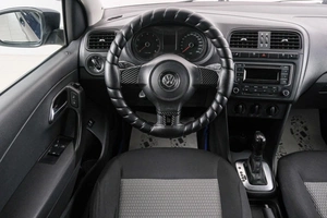 Седан Volkswagen Polo 2013 года, 829000 рублей, Красноярск