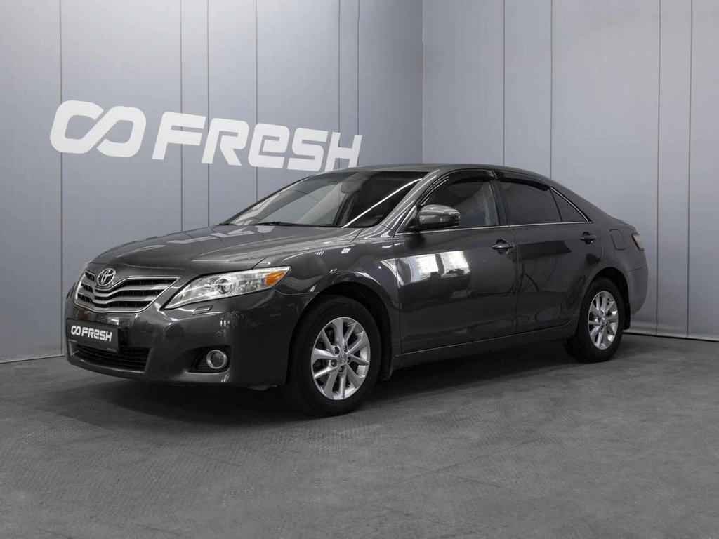 Седан Toyota Camry 2010 года, 990000 рублей, Омск