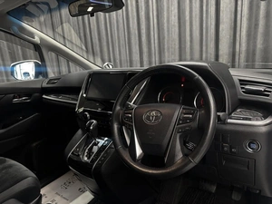 Минивэн Toyota Vellfire 2019 года, 4200000 рублей, Красноярск