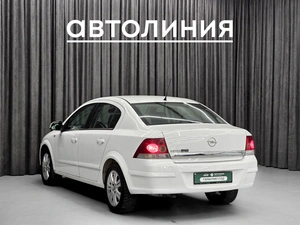 Седан Opel Astra 2010 года, 660000 рублей, Красноярск