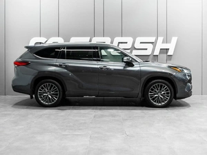 Внедорожник Toyota Highlander 2021 года, 6499000 рублей, Тюмень