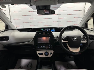 Лифтбек Toyota Prius 2016 года, 1295000 рублей, Красноярск