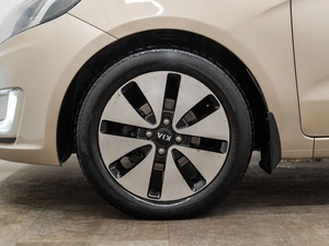 Седан Kia Rio 2012 года, 800000 рублей, Красноярск