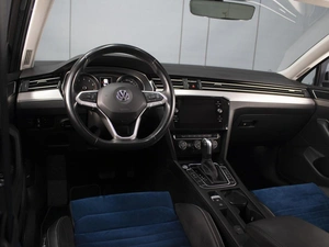 Седан Volkswagen Passat 2020 года, 2880000 рублей, Омск