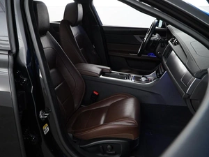 Седан Jaguar XF 2016 года, 1997077 рублей, Москва