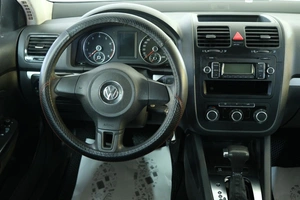 Седан Volkswagen Jetta 2010 года, 599000 рублей, Омск