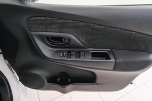 Хетчбэк Toyota Vitz 2017 года, 889000 рублей, Красноярск