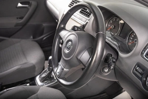 Хетчбэк Volkswagen Polo 2013 года, 899000 рублей, Томск