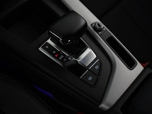 Седан Audi A4 2021 года, 2579077 рублей, Москва