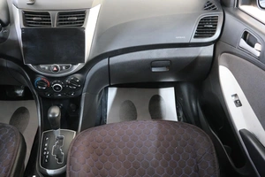 Седан Hyundai Solaris 2012 года, 869000 рублей, Омск