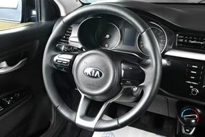 Седан Kia Rio 2017 года, 1059000 рублей, Тюмень