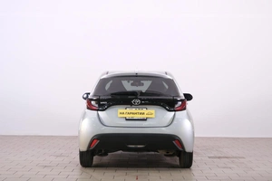 Хетчбэк Toyota Yaris 2021 года, 1289000 рублей, Омск