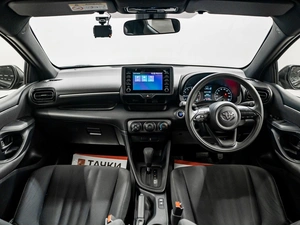 Хетчбэк Toyota Yaris 2020 года, 1075000 рублей, Красноярск