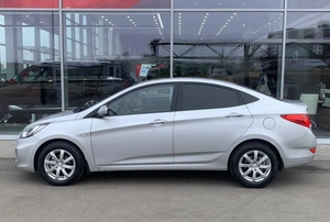 Седан Hyundai Solaris 2014 года, 975000 рублей, Солонцы