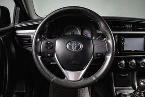 Седан Toyota Corolla 2014 года, 1099000 рублей, Сургут