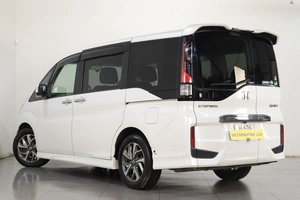 Минивэн Honda Stepwgn Spada 2015 года, 2129000 рублей, Челябинск