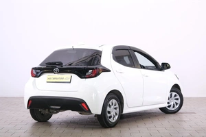 Хетчбэк Toyota Yaris 2020 года, 1199000 рублей, Омск