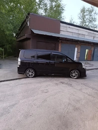 Минивэн Toyota Voxy 2010 года, 1500000 рублей, Железногорск