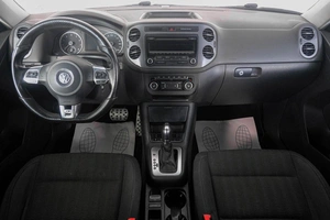 Внедорожник Volkswagen Tiguan 2011 года, 1339000 рублей, Кемерово