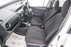 Хетчбэк Toyota Vitz 2019 года, 949000 рублей, Красноярск