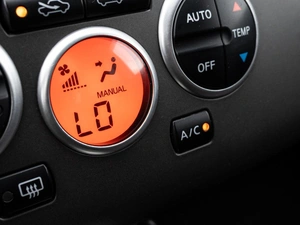 Хетчбэк Nissan Tiida 2011 года, 830000 рублей, Краснодар