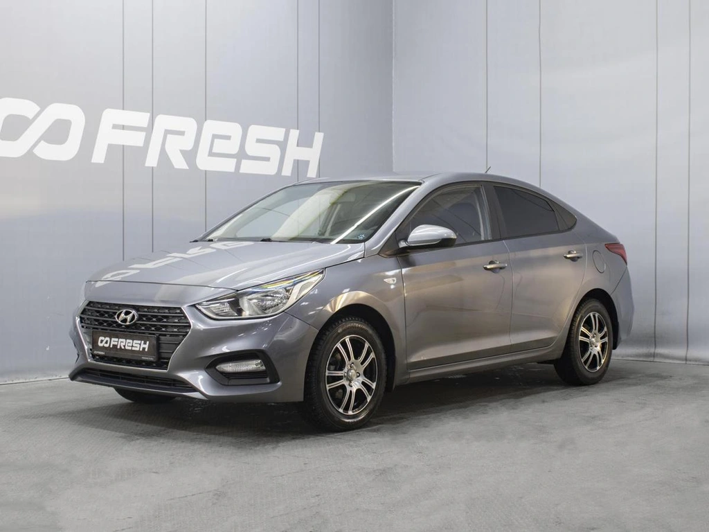 Седан Hyundai Solaris 2017 года, 1220000 рублей, Омск