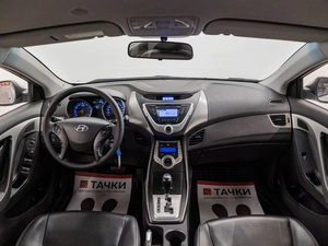 Седан Hyundai Avante 2011 года, 1050000 рублей, Красноярск