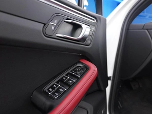 Внедорожник Porsche Macan 2021 года, 7290700 рублей, Москва