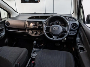 Хетчбэк Toyota Vitz 2019 года, 990000 рублей, Краснодар