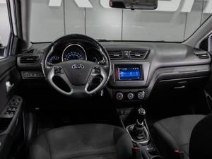 Седан Kia Rio 2016 года, 949000 рублей, Тюмень