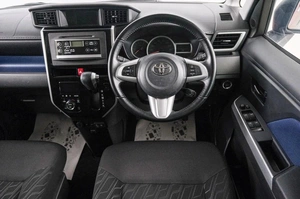 Минивэн Toyota Roomy 2017 года, 939000 рублей, Красноярск