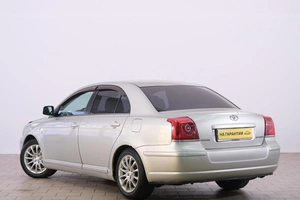 Седан Toyota Avensis 2004 года, 769000 рублей, Омск