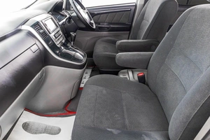Минивэн Toyota Alphard 2008 года, 1889000 рублей, Барнаул