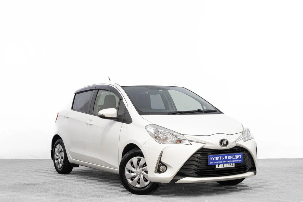 Хетчбэк Toyota Vitz 2017 года, 919000 рублей, Барнаул