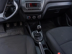 Седан Kia Rio 2016 года, 919000 рублей, Саратов