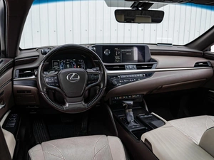 Седан Lexus ES 2018 года, 2940000 рублей, Краснодар