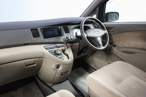 Минивэн Toyota Isis 2006 года, 839000 рублей, Новосибирск