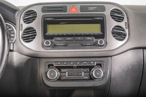 Внедорожник Volkswagen Tiguan 2010 года, 1179000 рублей, Томск