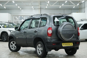 Внедорожник Chevrolet Niva 2016 года, 769000 рублей, Омск