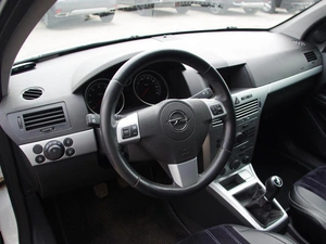 Хетчбэк Opel Astra 2014 года, 619000 рублей, Владимир