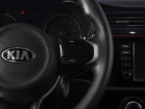 Седан Kia Rio 2020 года, 1420000 рублей, Омск