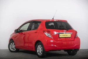 Хетчбэк Toyota Vitz 2013 года, 1099000 рублей, Томск