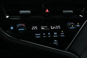 Седан Toyota Camry 2021 года, 3100000 рублей, Солонцы