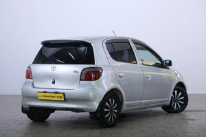 Хетчбэк Toyota Vitz 2000 года, 389000 рублей, Омск