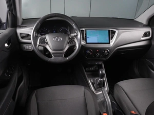 Седан Hyundai Solaris 2018 года, 1362000 рублей, Красный Пахарь