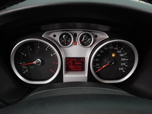 Хетчбэк Ford Focus 2011 года, 849000 рублей, Воронеж