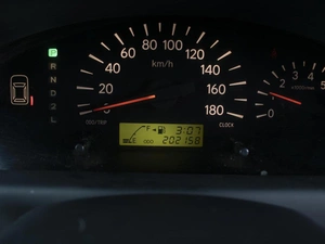 Минивэн Toyota Raum 2001 года, 340000 рублей, Омск